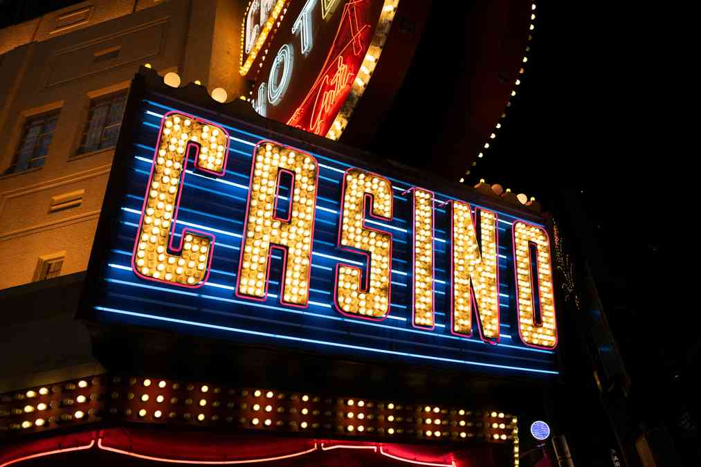 Online Casino vs. Land-Based Casino: Key Differences and Which is Right for You